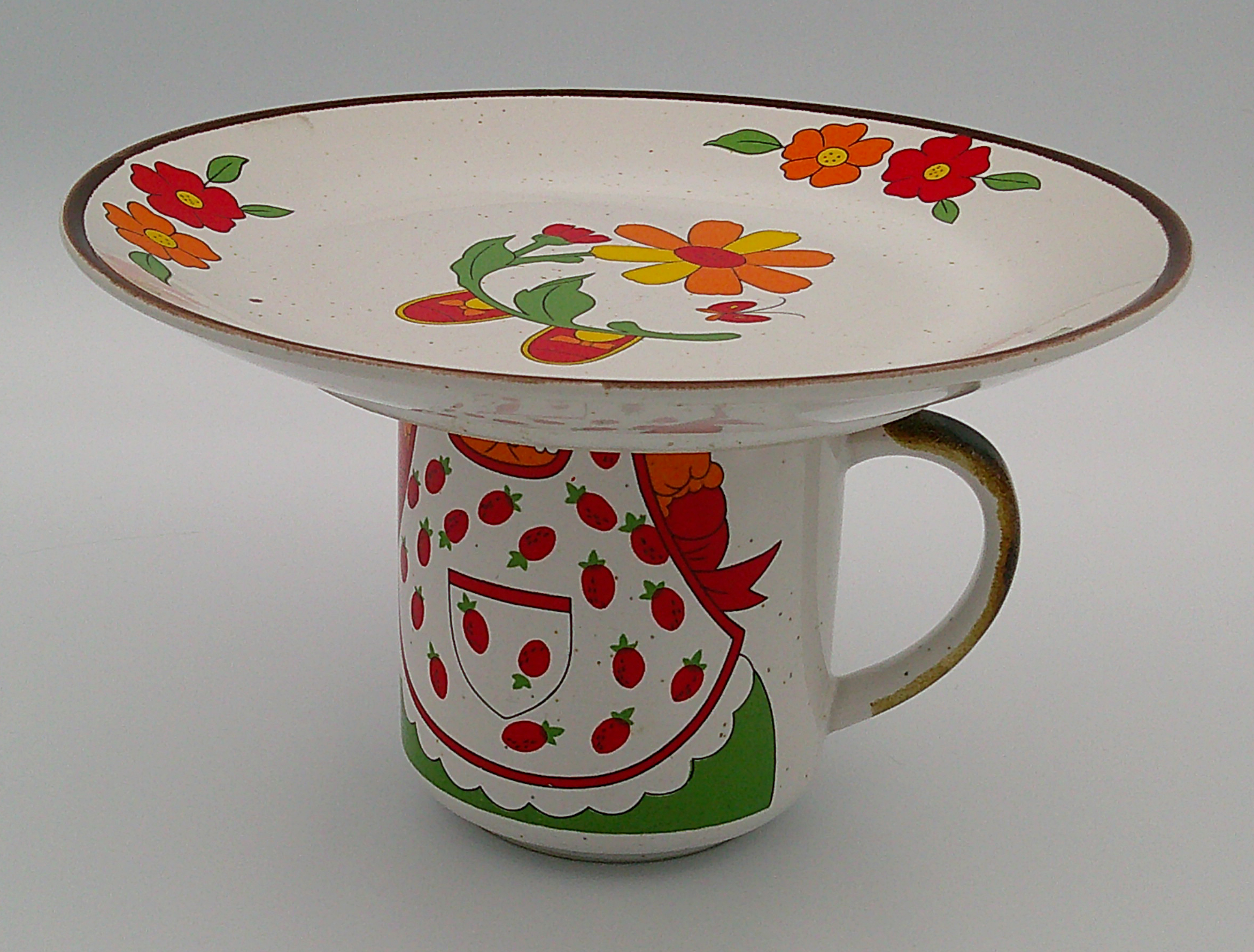 This is a view from the side showing the design on the plate and mug. This is a view from the side showing the design on the plate and mug.